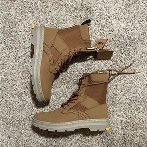 Dr. Martens IOWA boots